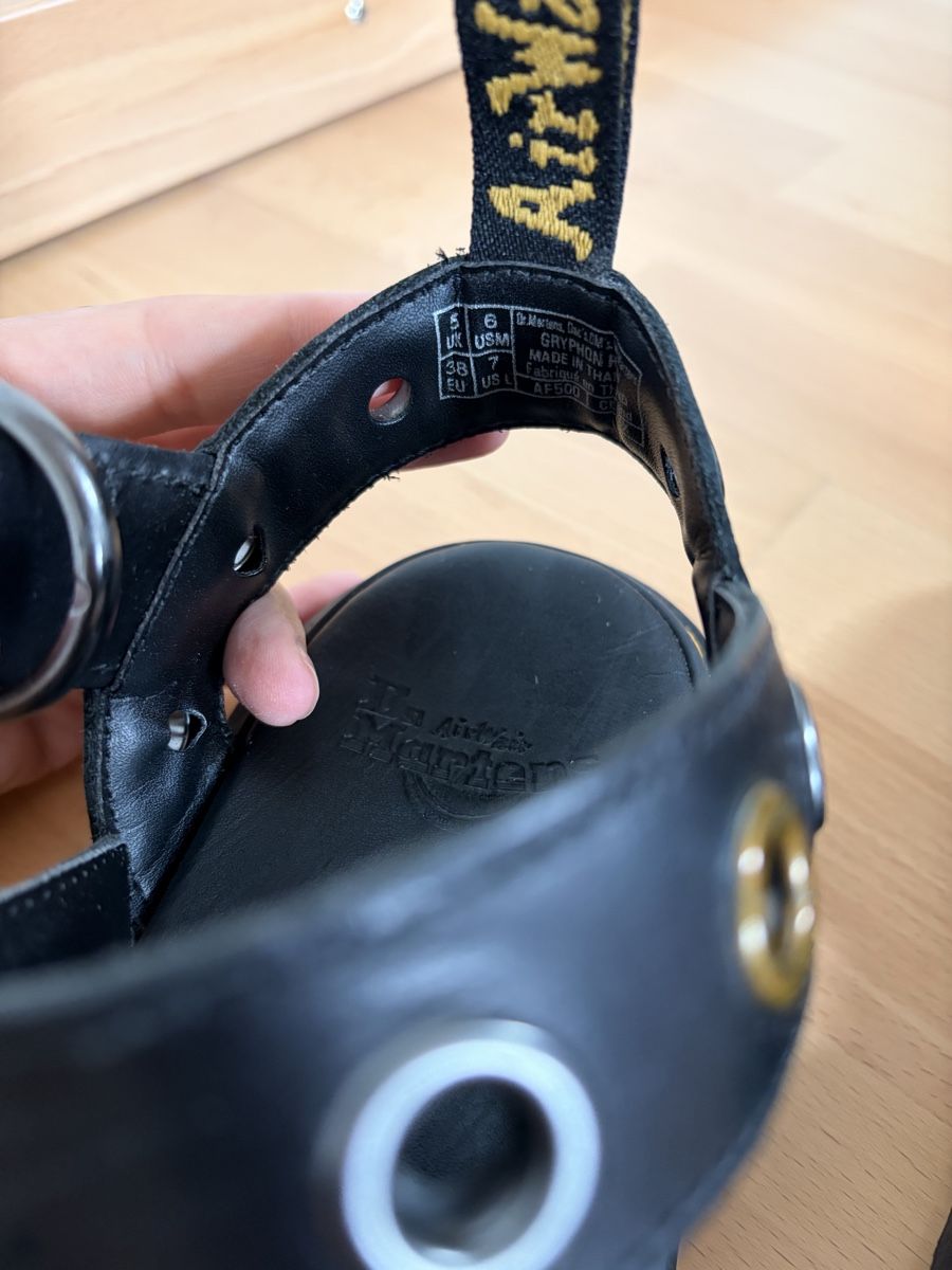 Dr. Martens Scarpe da uomo: Dr Martens Riemensandalen – Nuovo (secondo la descrizione) da Buch am Irchel venduto da emi_cgg7 2