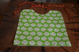 BABY LATZLI - BABY BAVETTE - NEU - HANDARBEIT