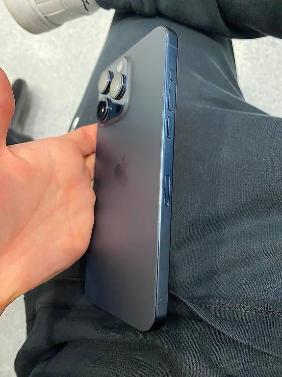 Telefoni cellulari / Smartphones: iPhone 15 Pro Max, 256gb – Usato da Bettwiesen venduto da elf_gmb9 2
