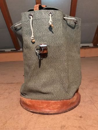 1 CH Armee Tasche runder Lederboden