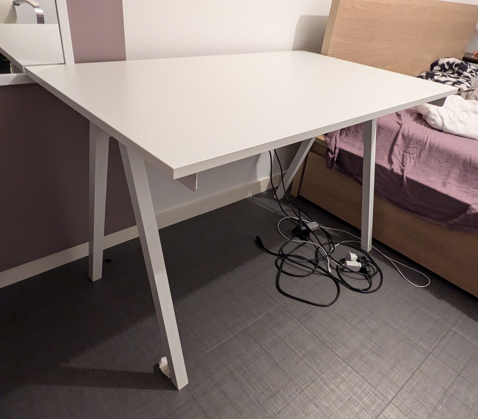 Ikea Schreibtische: Ikea trotten table top + underframes 120x70 – Gebraucht aus Meyrin von att_mgj5