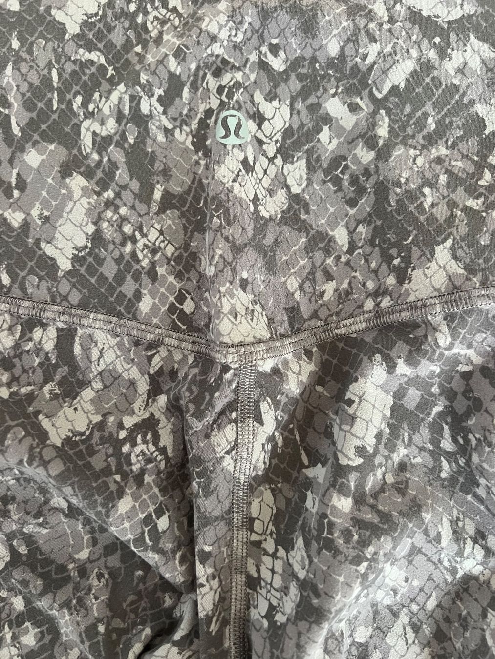 Lululemon Leggings: Lululemon yoga pant size S (2) – Usato da Fribourg venduto da Monalisa_13 1
