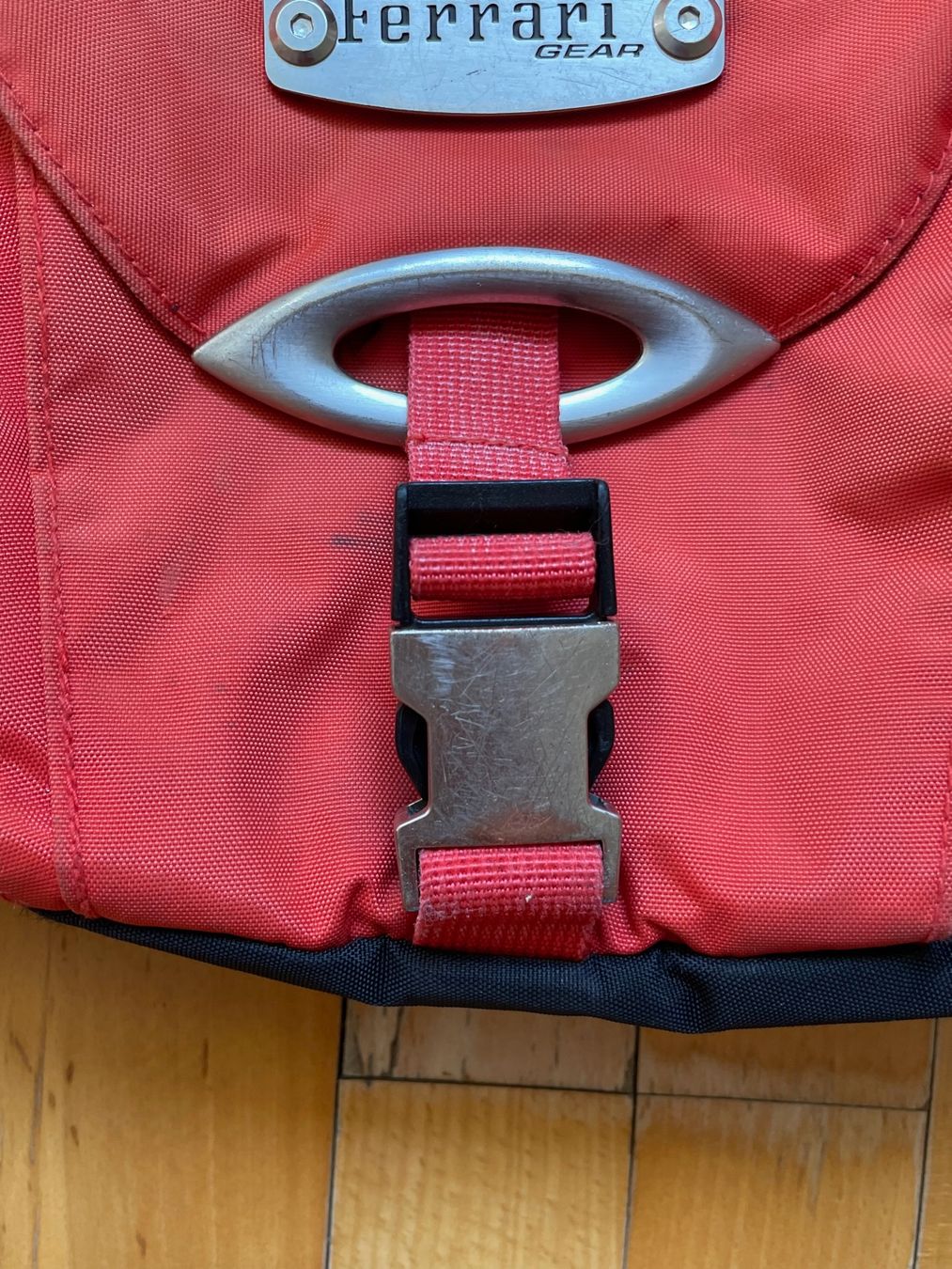 Zaini: Vintage Y2K Backpack Ferrari 25 L – Usato da Zürich venduto da le_souk 2