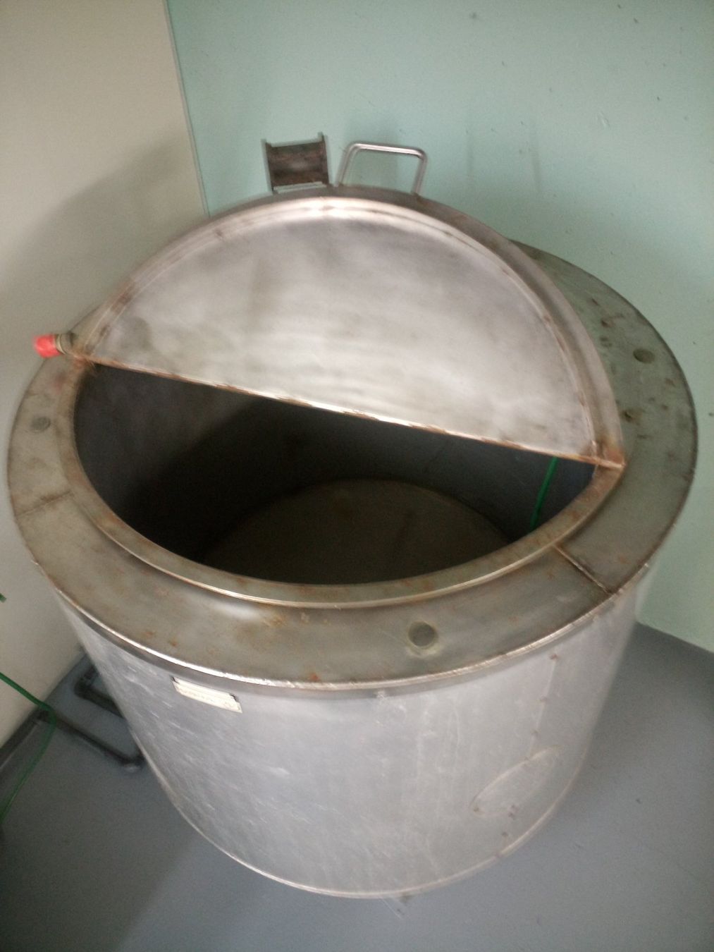 Abbeveratoi e trogoli: Mischtank 300 Liter – Usato da Lutzenberg venduto da Design-Gallery 1