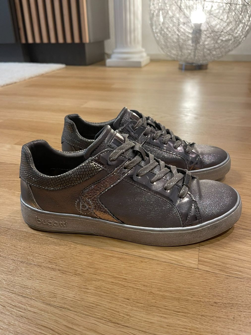 Bugatti Chaussures femmes: Bugatti Damen-Sneaker - Grösse 37 – D'occasion à Rheineck par FGeissler 1