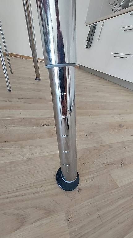 Tavoli: Table de réunion Ikea et 4 chaises – Usato da Nyon venduto da cochonours 1
