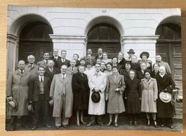 Erinnerungsfoto Firmenportrait Haus 355 wo, wer ist das ?