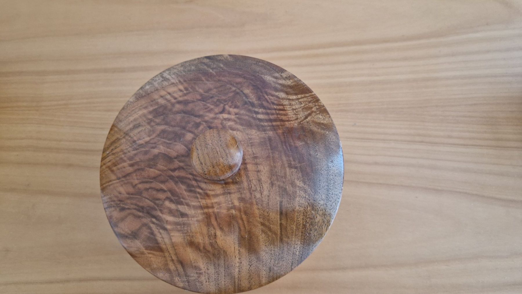 Articles en bois: Holzschale mit Deckel, handgemacht – D'occasion à Luzern par kzu_8qsg 1