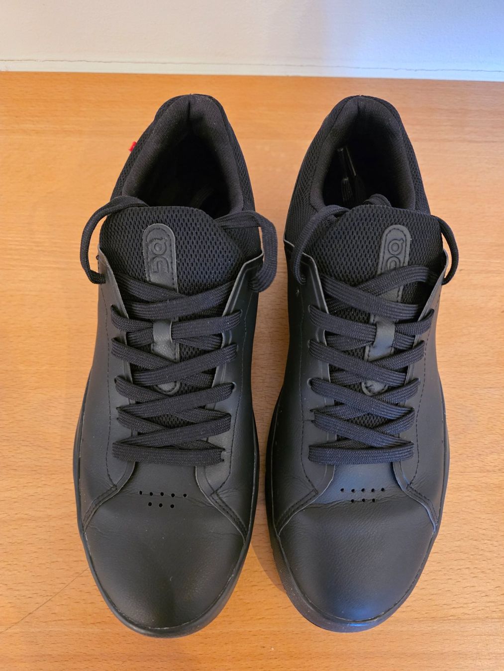 On Scarpe da uomo: On THE ROGER Advantage - all black - Gr. 43 – Nuovo (secondo la descrizione) da Ellikon a d Thur venduto da razzorblog 1