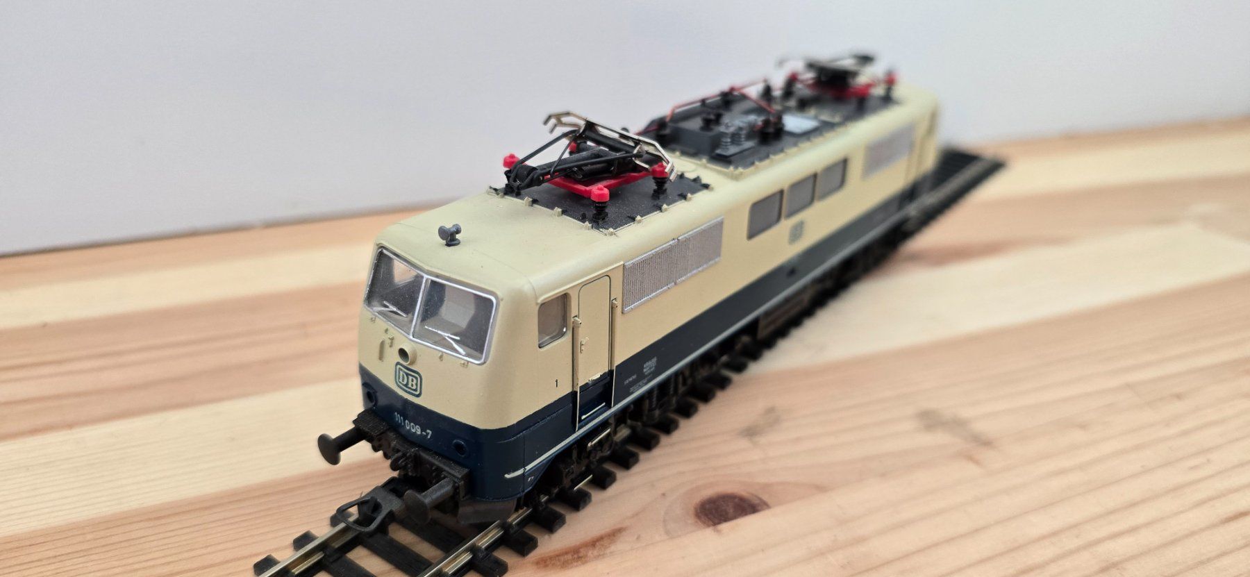 Roco Modellini di ferrovie: Roco H0 4133 E-Lok BR 111 009-7 DB DC – Usato da Büsserach venduto da ModellbahnDepot 4