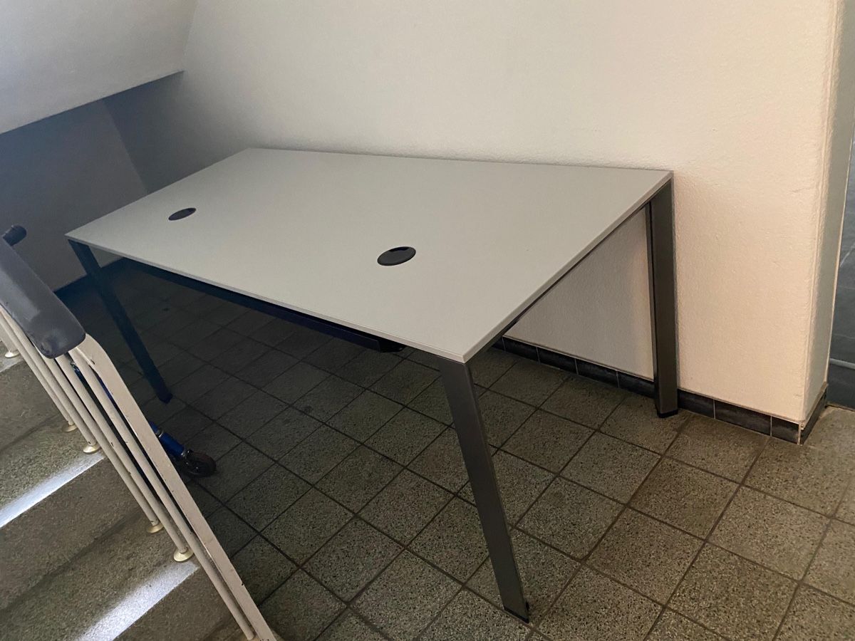 Sedie: Bürotisch, Bürostuhl, Drucker – Usato da Zürich venduto da age5. 1