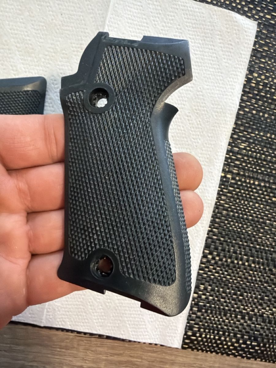 Schweizer Armee Uniformen: Sig P75 ou P220 – Gebraucht aus Lausanne von Erion2015 3