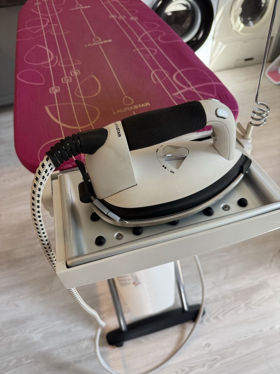Laurastar Bügeleisen: LAURASTAR MAGIC i-S6 system 40-60 chars – Gebraucht aus Lausanne von Doudoutze 6