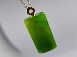 Zauberhafter Jade Anhänger mit 750 Goldöse Roségold