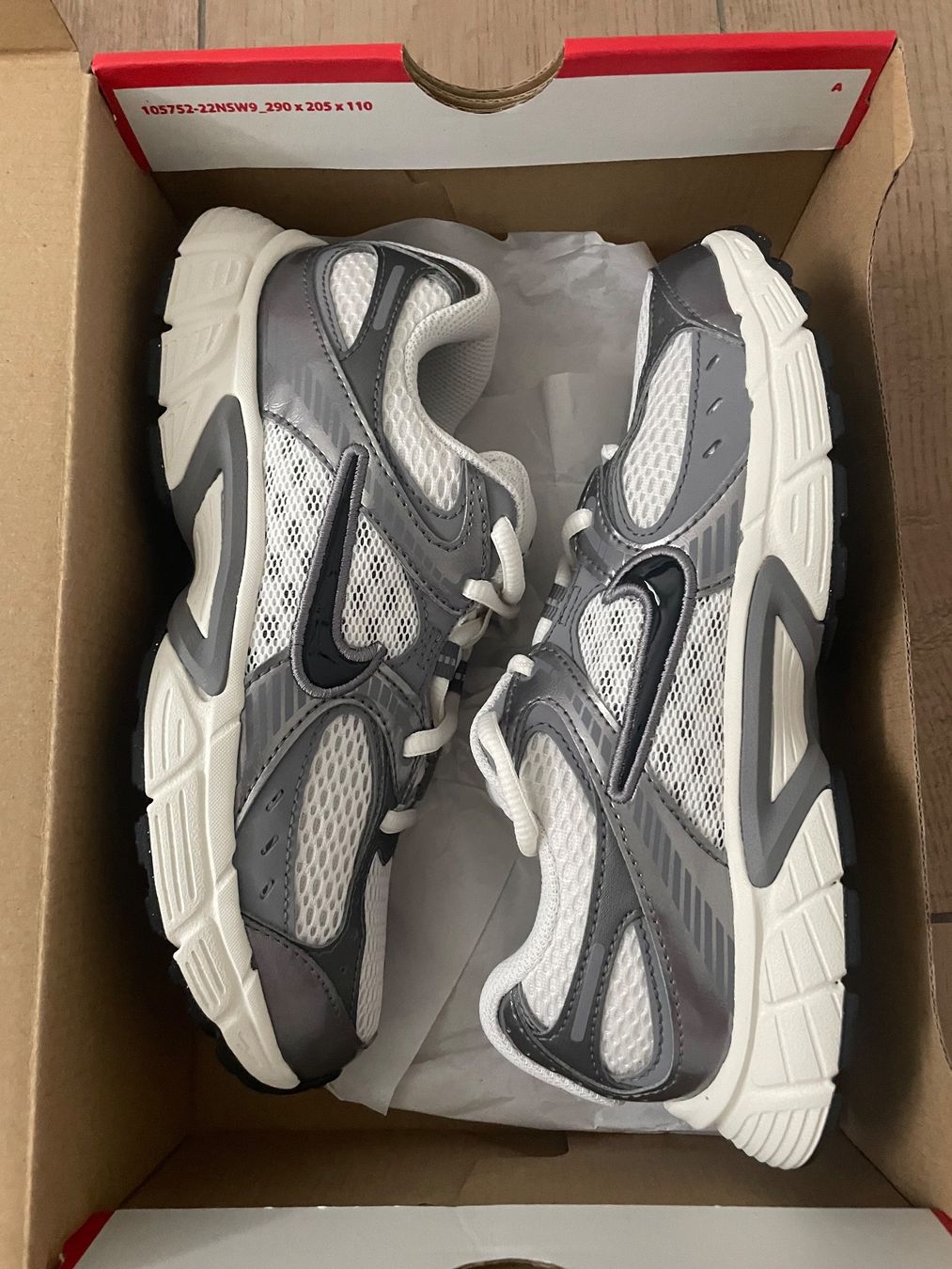 Nike Schuhe für Jungen: Nike Turnschuhe Gr. 35.5 NEU – Neu und originalverpackt aus Waltenschwil von hansnine 4