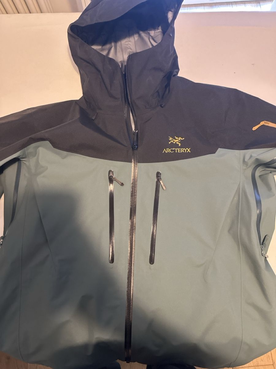 Arcteryx Jacken: Arc'teryx  alpha SV XL – Neu (gemäss Beschreibung) aus Montreux von tia_gh6r