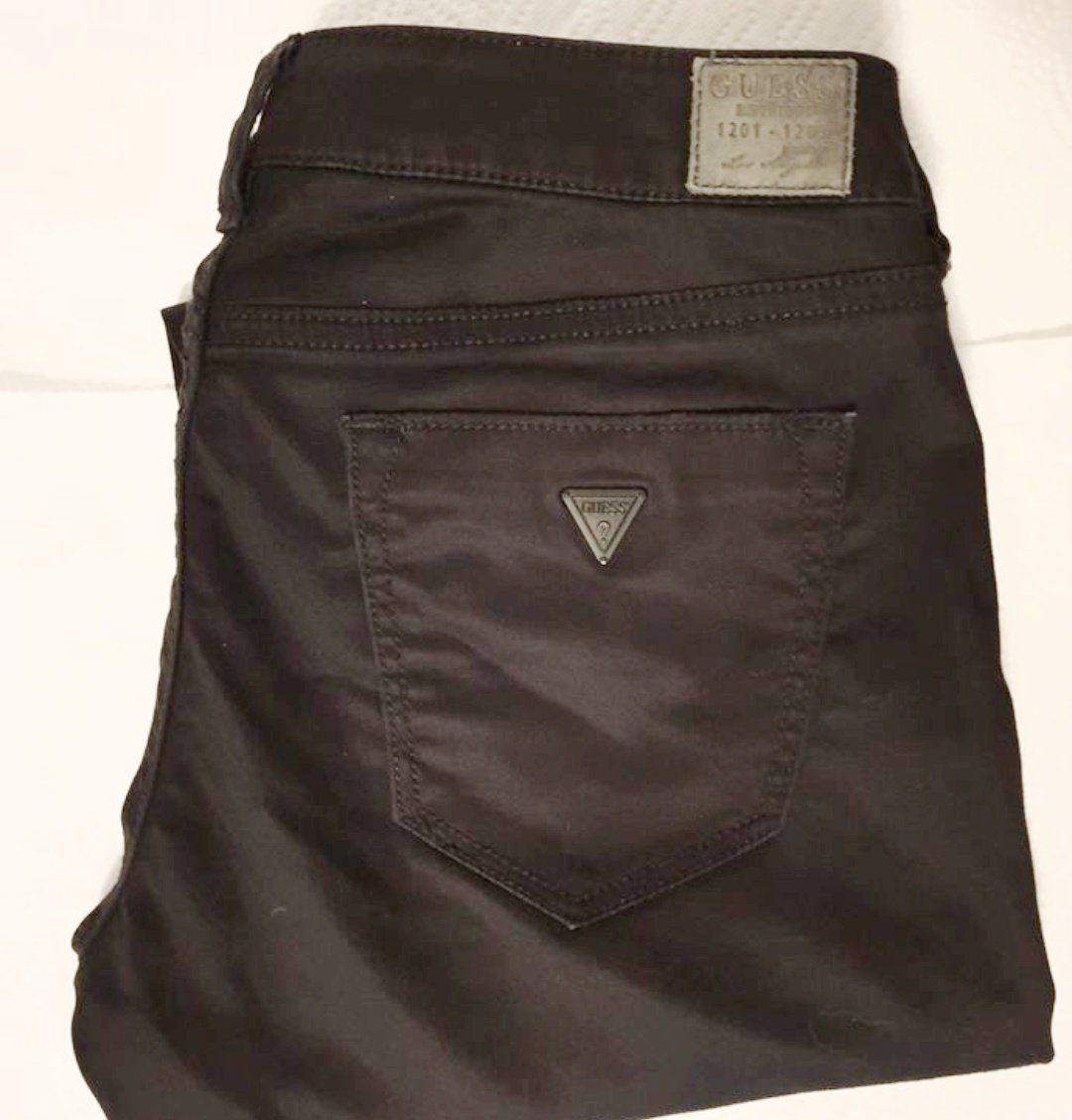 Guess Jeans: Guess Hose – D'occasion à Wallisellen par Taurusit