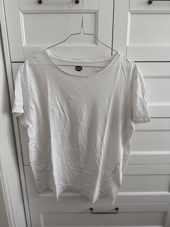 Weisses T-Shirt Basic, Grösse M, ideal für den Sommer