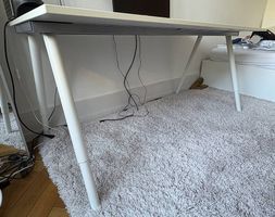 Weisser IKEA-Schreibtisch in gutem Zustand