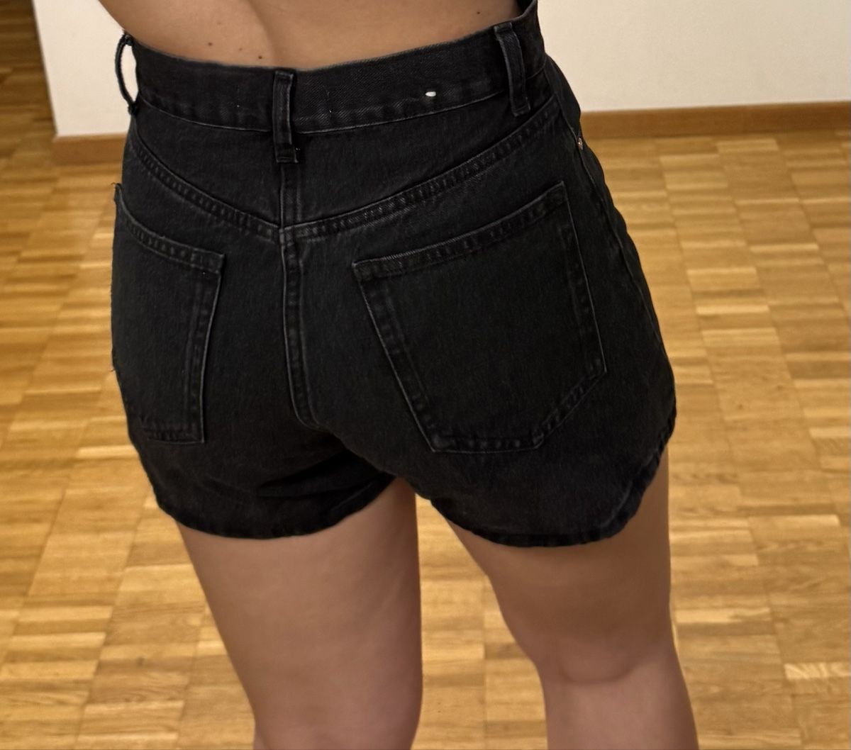Mango Jeans: Short Mango noir, taille 36 – Nuovo (secondo la descrizione) da Châtelaine venduto da nan_j75j 1