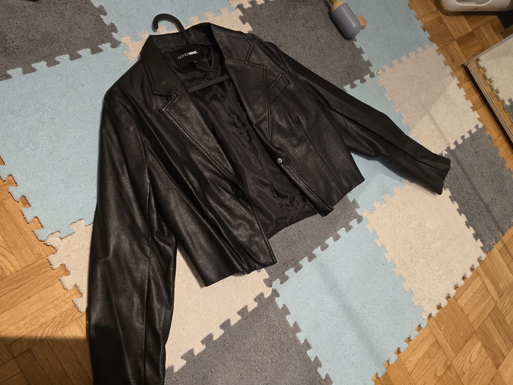 Giacche: Schwarze Kunstlederjacke – Nuovo (secondo la descrizione) da Effretikon venduto da Yanaa247