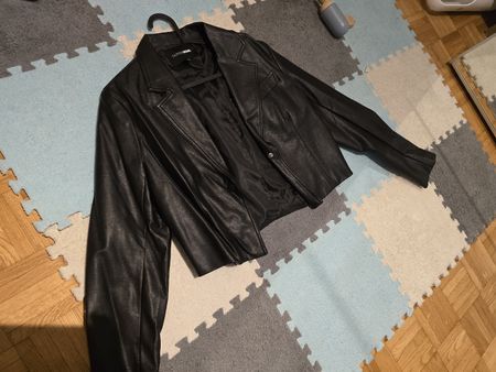Schwarze Kunstlederjacke