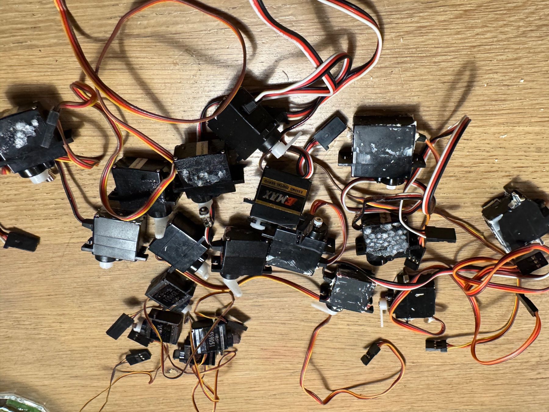 Modellismo RC: Servos 18 Stück – Usato da Altendorf venduto da Roman771 1