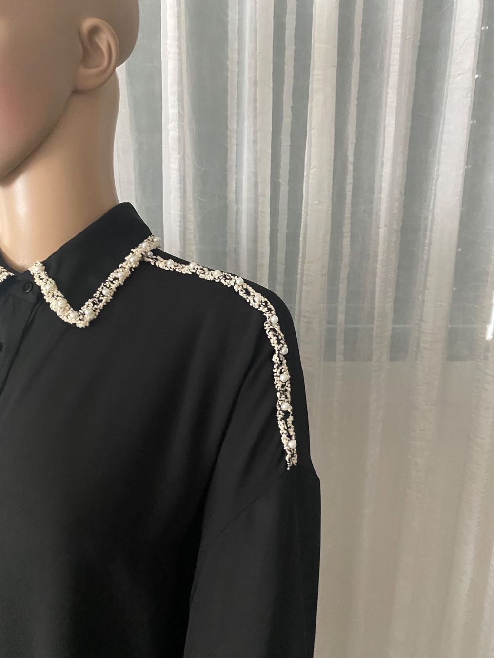 Zara Camicette: Perfekter Auftritt - ZARA Bluse mit Perlen, schwarz, M – Nuovo e nell'imballaggio originale da Winkel venduto da ferrari2022 1