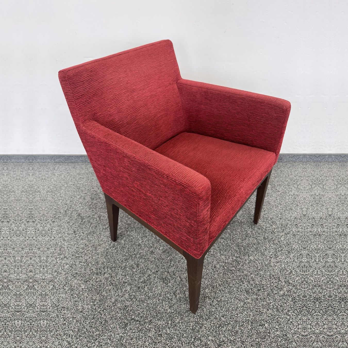 Poltrone: Accademia Eleganto Lounge-Sessel - Rot matt – Usato da Schönenwerd venduto da mcofficeshop 1