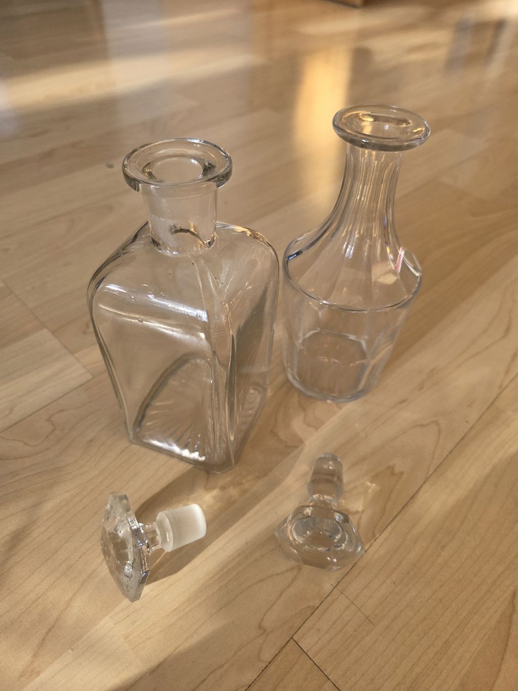 Caraffe: 2 antike Glasflaschen, Karaffen, mit Glasstöpsel – Usato da Suhr venduto da andreas_2008 3