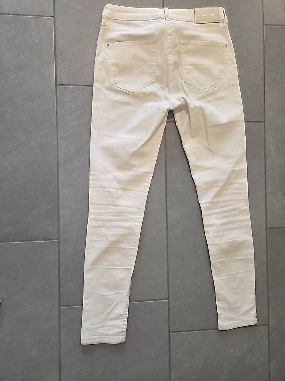 Pantaloni: Weisse Mango Hose Grösse 36 – Usato da Bonstetten venduto da _YamaYa_ 1