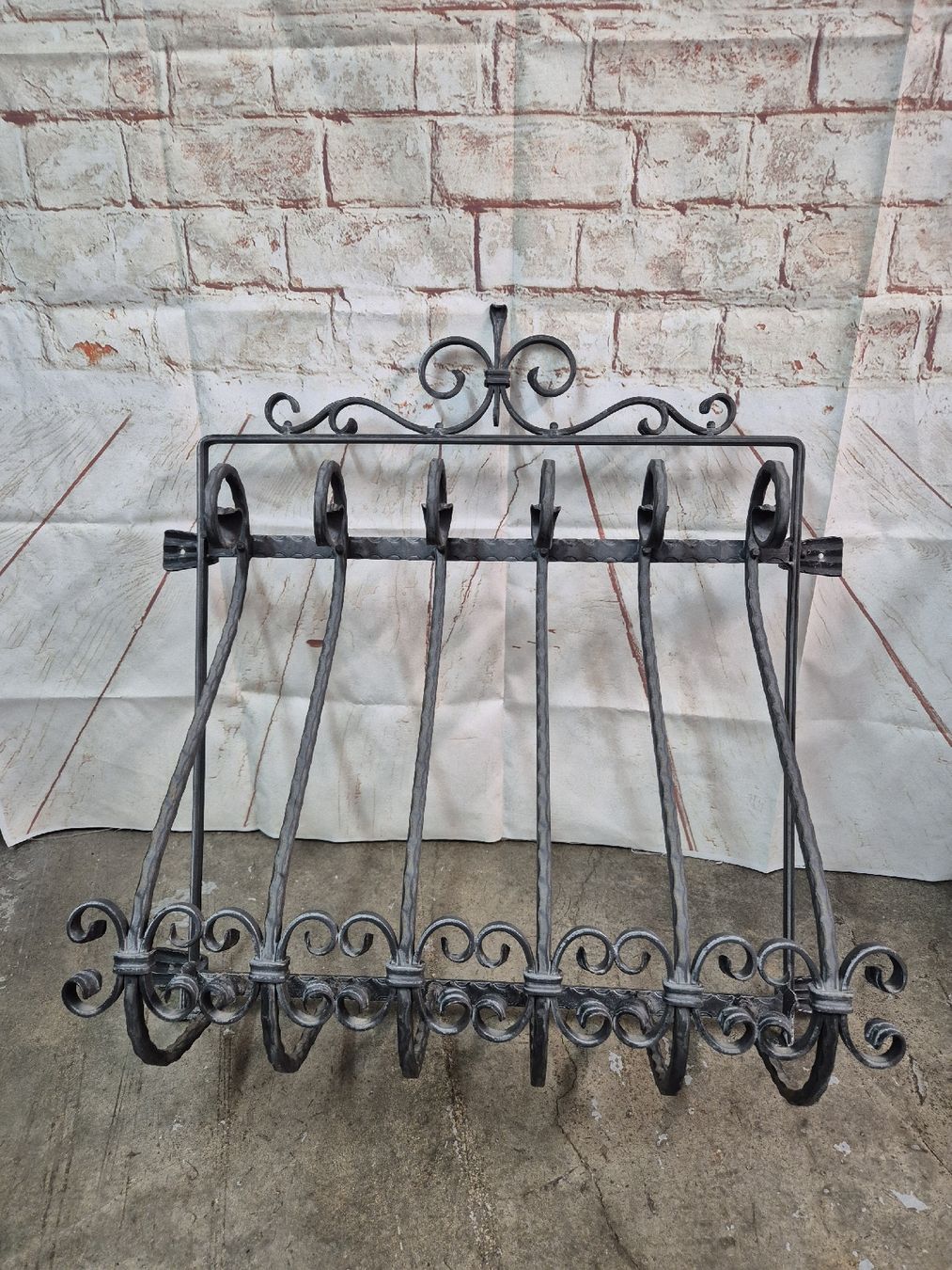 Gitter & Roste: Grille en fer forgé pour fenêtre  – Gebraucht aus Le Locle von CHEGUA 1