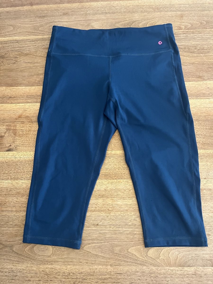 Lotti di vestiti: Sportkleidung Grösse S-M – Usato da Weesen venduto da D0101D 3