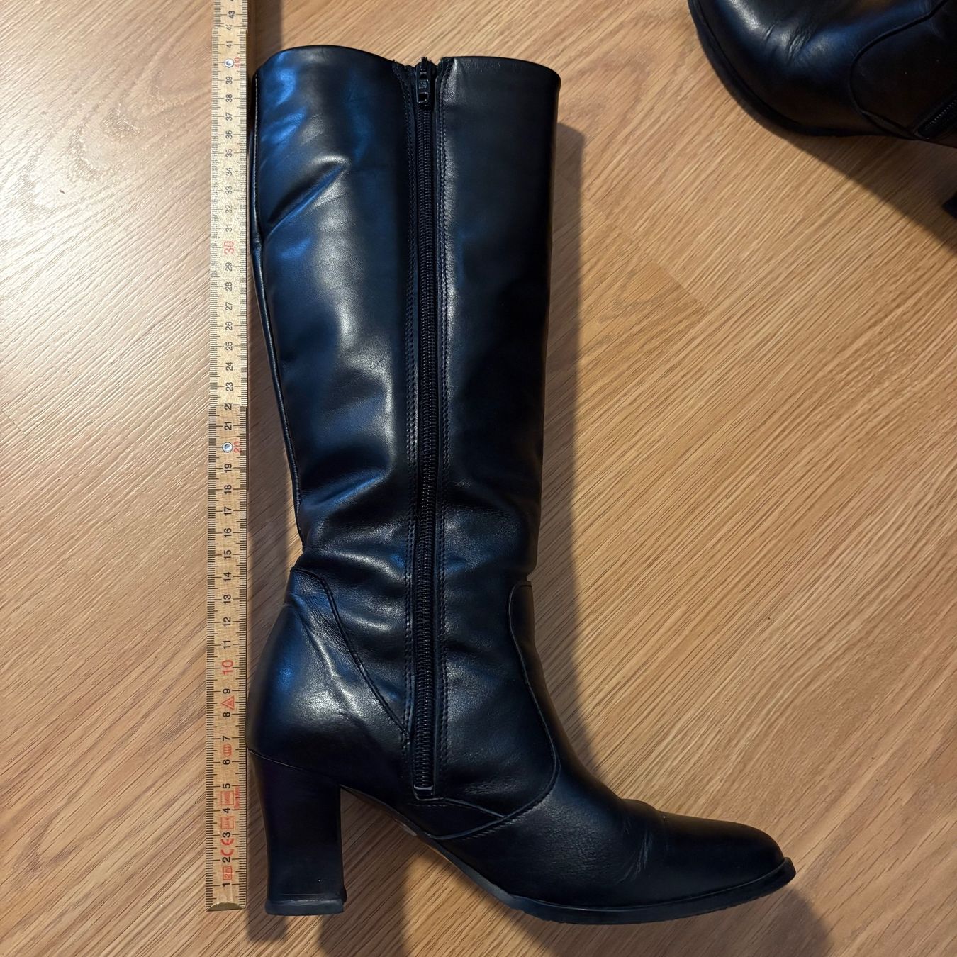 Scarpe da donna: Carina schwarze Lederstiefel 36 – Nuovo (secondo la descrizione) da Chesalles-sur-Oron venduto da poppyscloset 6