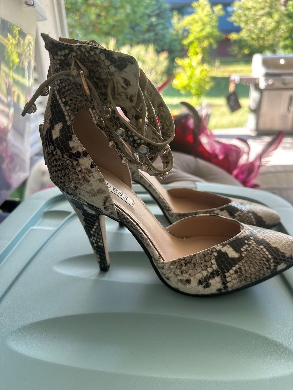 Guess Scarpe da donna: GUESS – Usato da Bottighofen venduto da vendeo