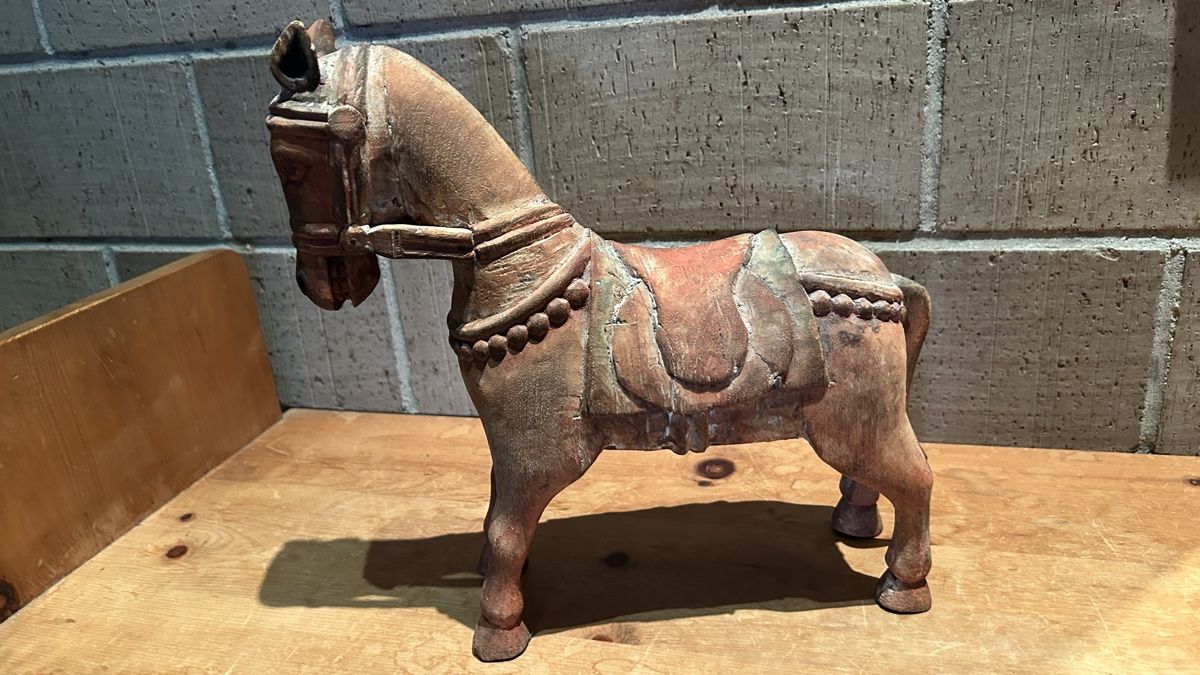 Statuette: Antikes Holzpferd, handgeschnitzt – Usato da Wetzikon ZH venduto da Sesina91 9