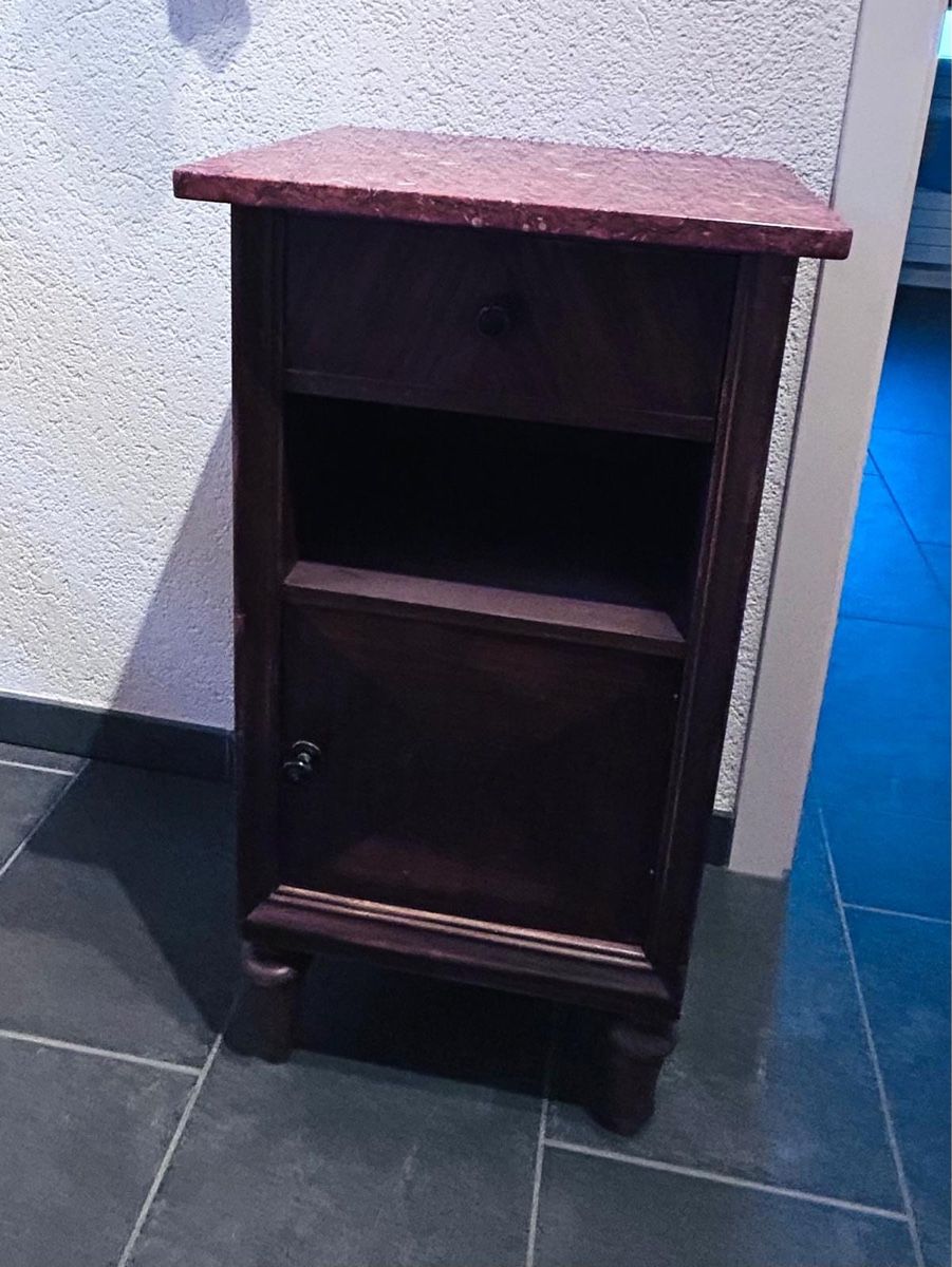 Tables de nuit: Nachttischli – D'occasion à Attinghausen par Sonnenstrahl.1 2