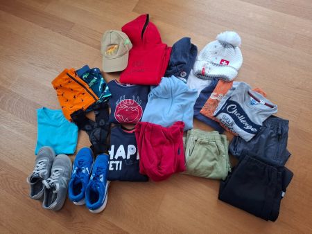 Kleiderpaket Junge Grösse 116 bis 134 Schuhe 33