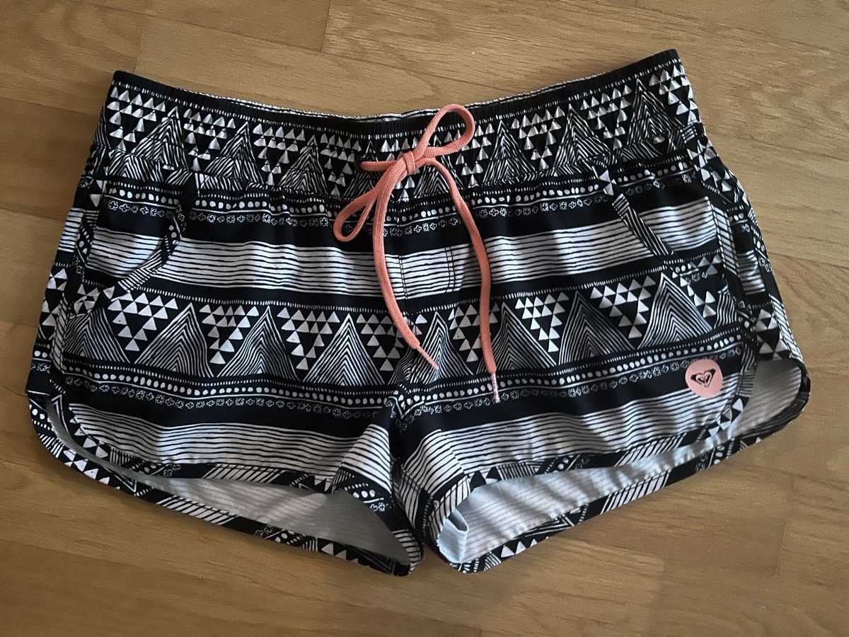 Roxy Pantaloni: Badeshorts Roxy Grösse S – Usato da Frauenfeld venduto da heyLani