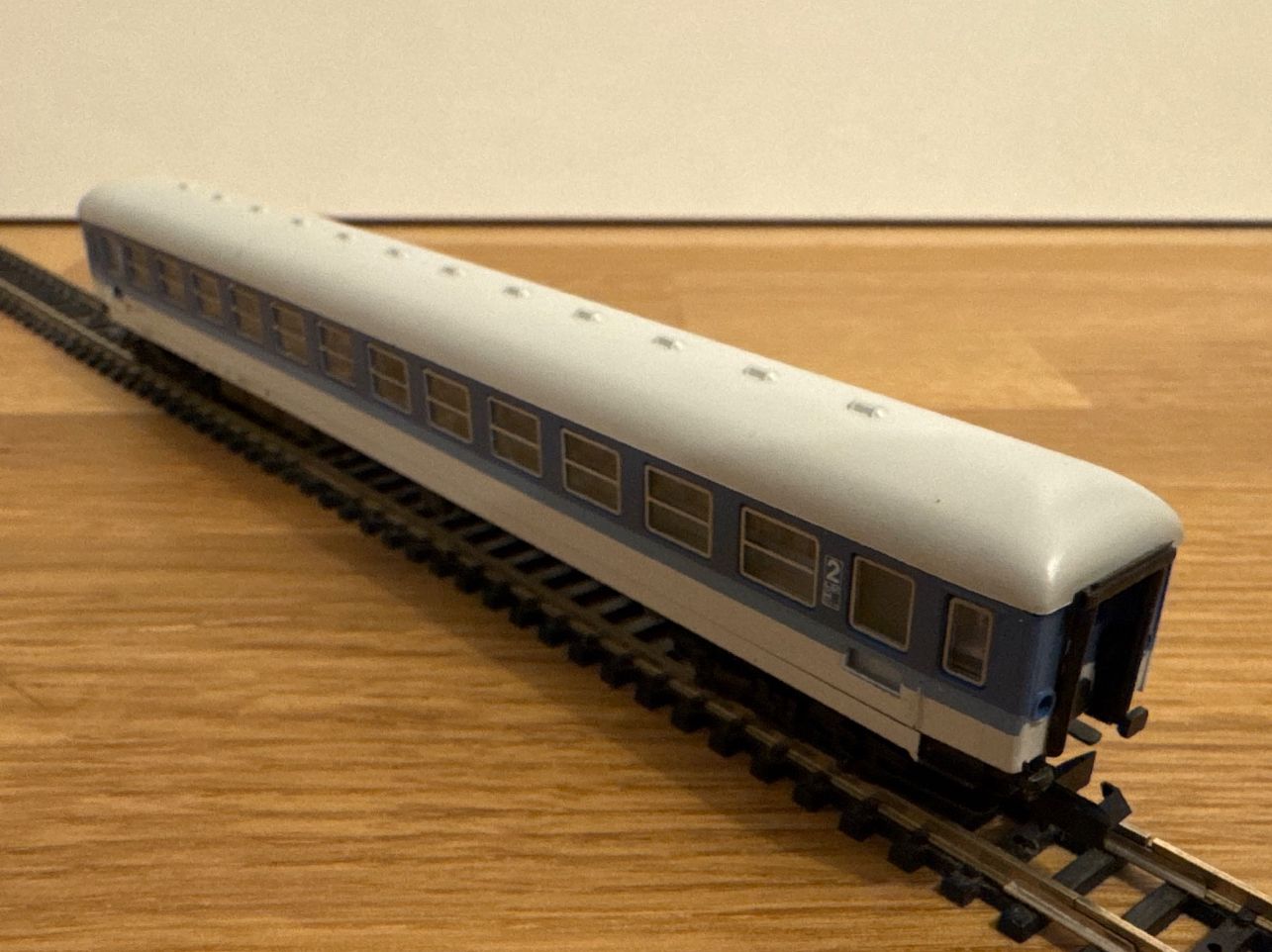 Arnold Modelleisenbahnen: Arnold 3824 DB Personenwagen 2. Klasse – Neu (gemäss Beschreibung) aus Schlierbach von Look8 1