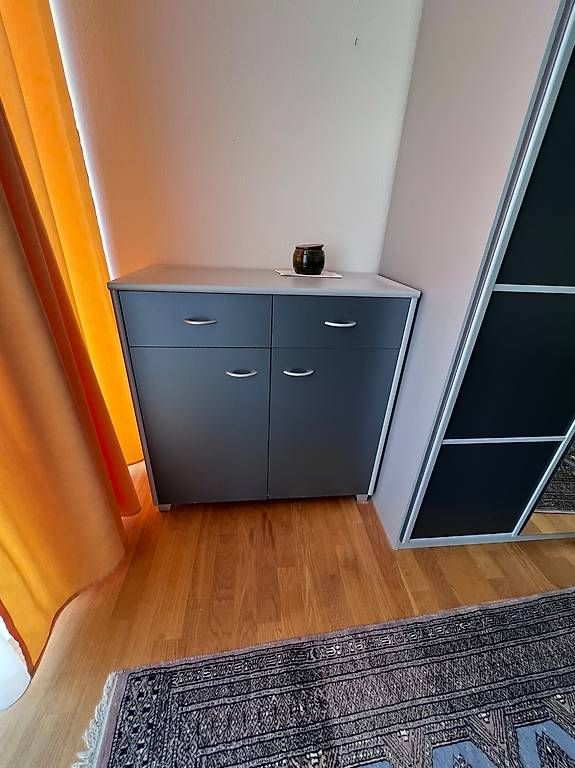 Kommoden: Kommode klein mit 2 Schubladen und einen Tablar – Gebraucht aus Thalwil von schwedenx4