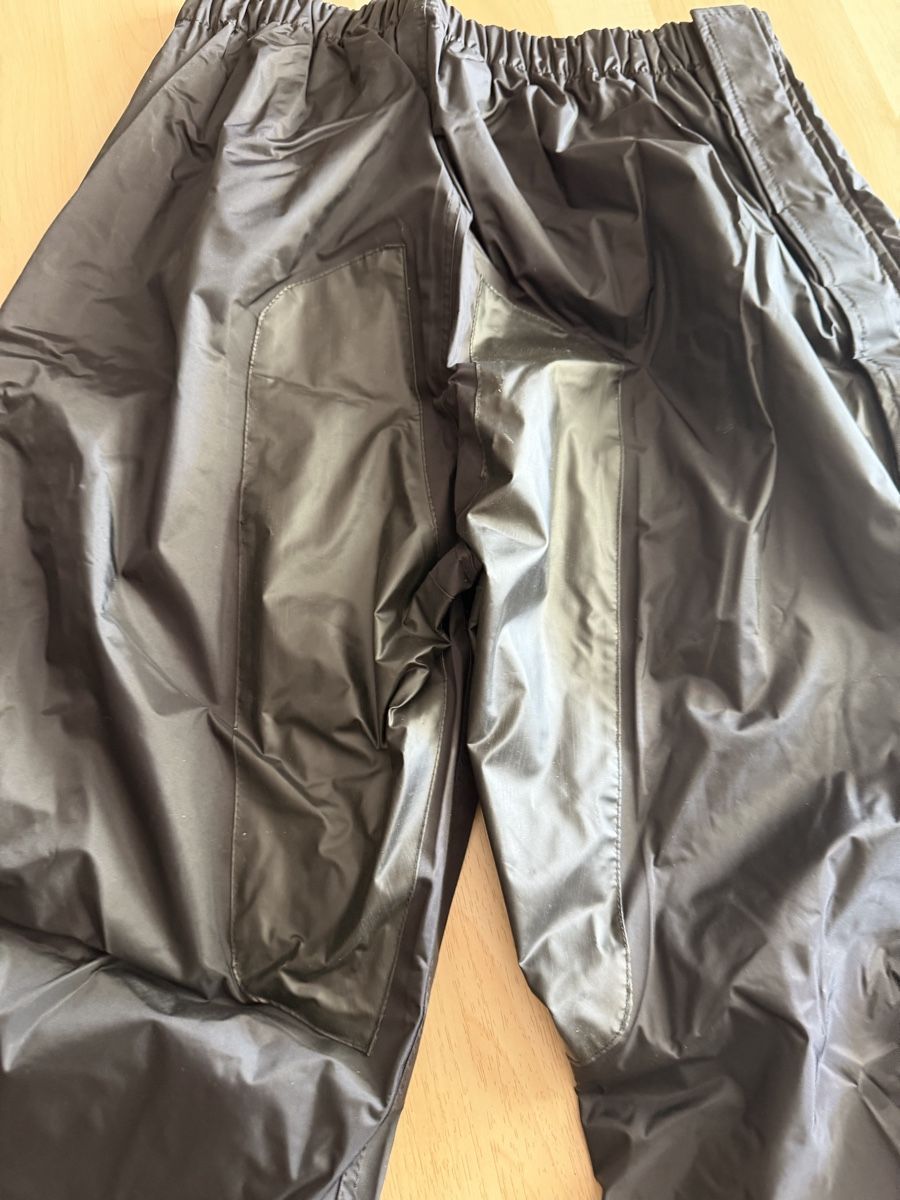 Kleiderpakete: Motorrad-Regenhose Gr XL – Gebraucht aus Aarwangen von Cyango