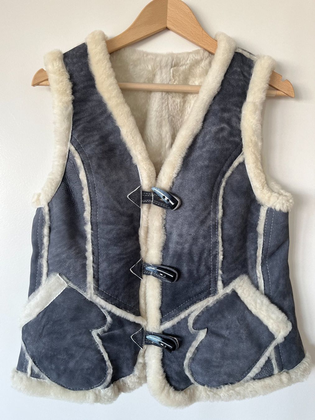 Gilets: Weste aus Schaffell, Grösse M/L – Neuf avec emballage d'origine à Zürich par Paracel01