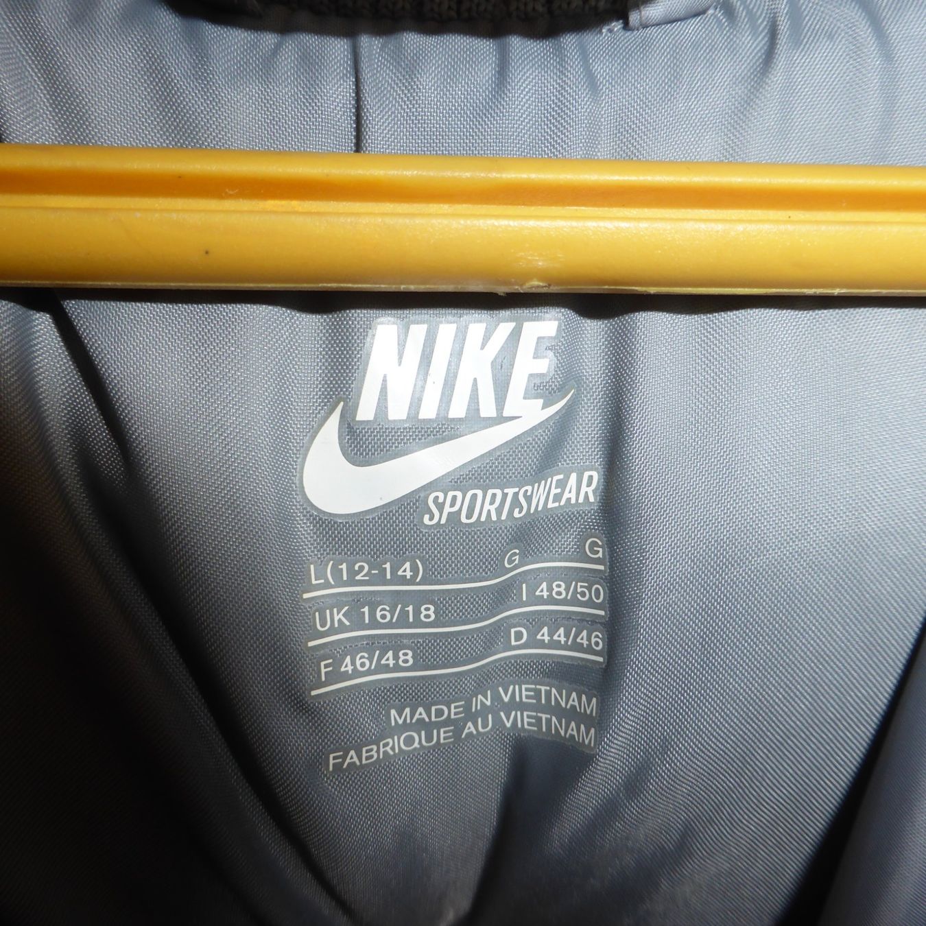 Nike Giacche: Daunenjacke NIKE, Gr. 44/46 – Usato da St.Gallen venduto da regenbogen5 1