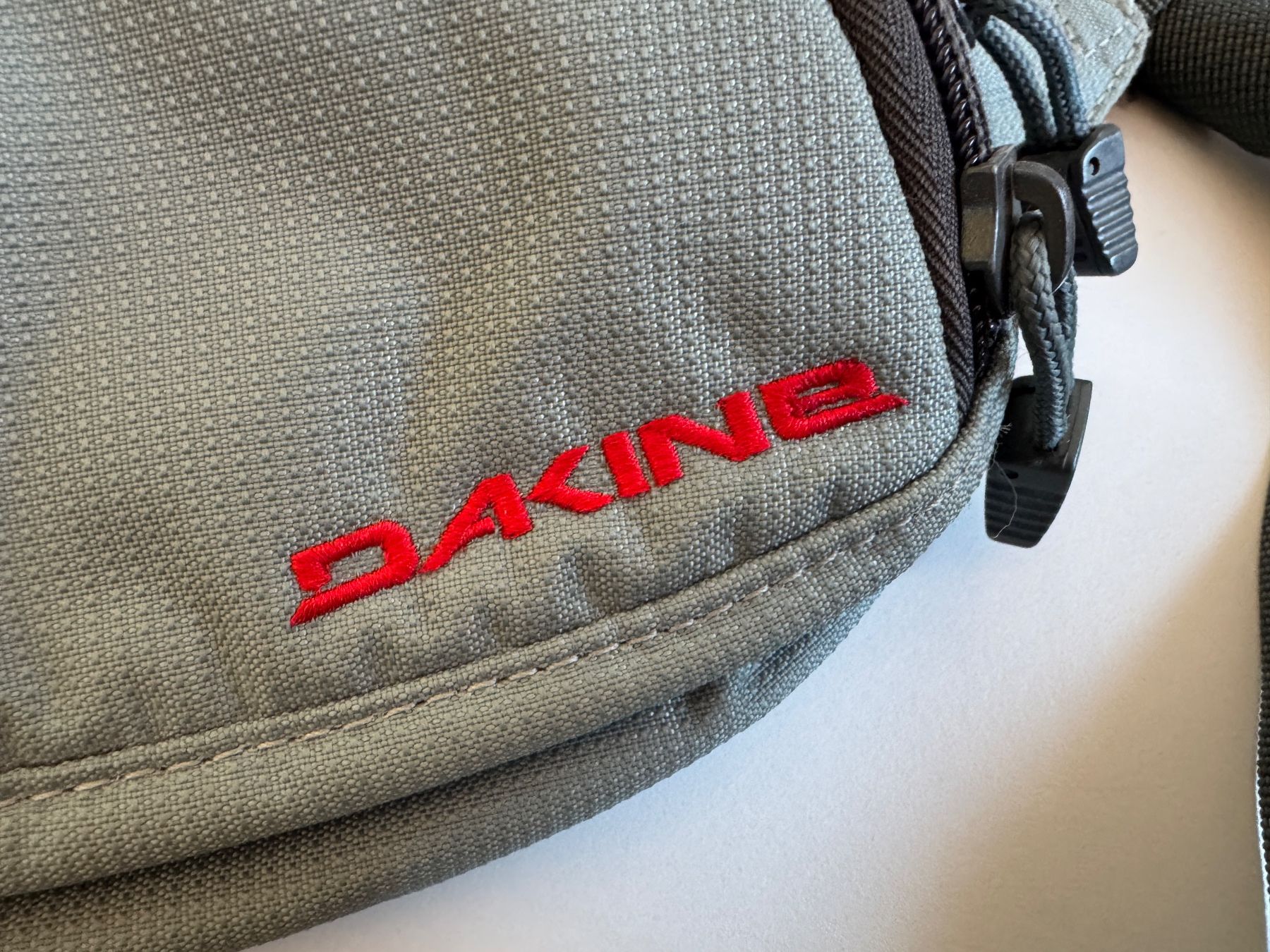 Dakine Taschen: Dakine Bauchtasche  Bum bag – Gebraucht aus Neuchâtel von _Easy_to_Find_ 1