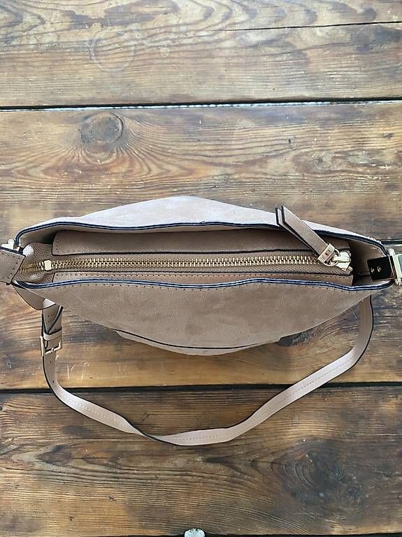 Borse da donna: Hellbraune mittlere Umhänge Tasche – Usato da Diessenhofen venduto da car_g7nt 1