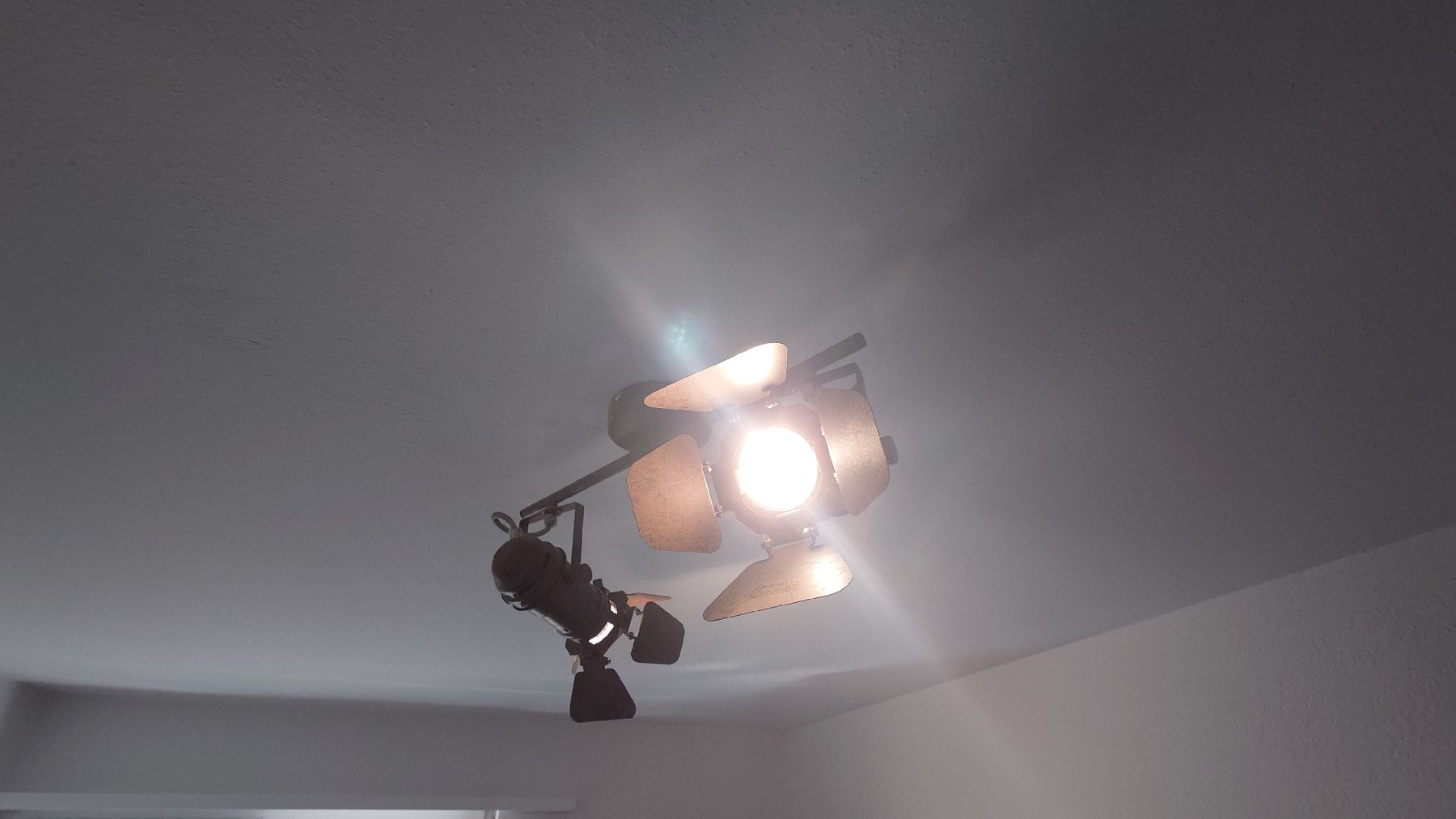 Kronleuchter & Deckenlampen: Lampe mit 2 Spots – Gebraucht aus Grosshöchstetten von dav_fmx2 4