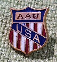 N974 - Pin Wappen AAU USA Amerika