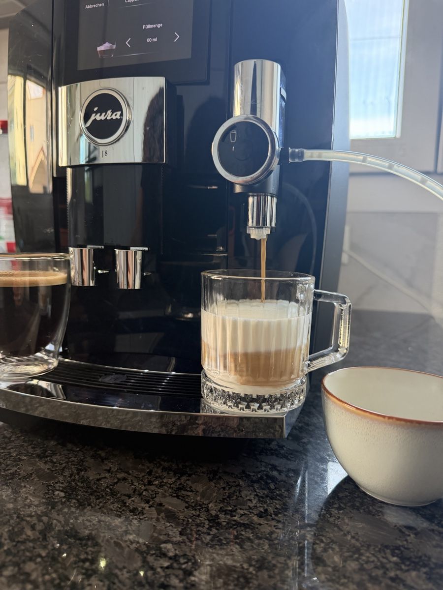 Jura Macchine per caffè & Macchine per espresso: Jura Impressa J8 – Usato da Buttikon SZ venduto da KaffeeGenussBronja 1