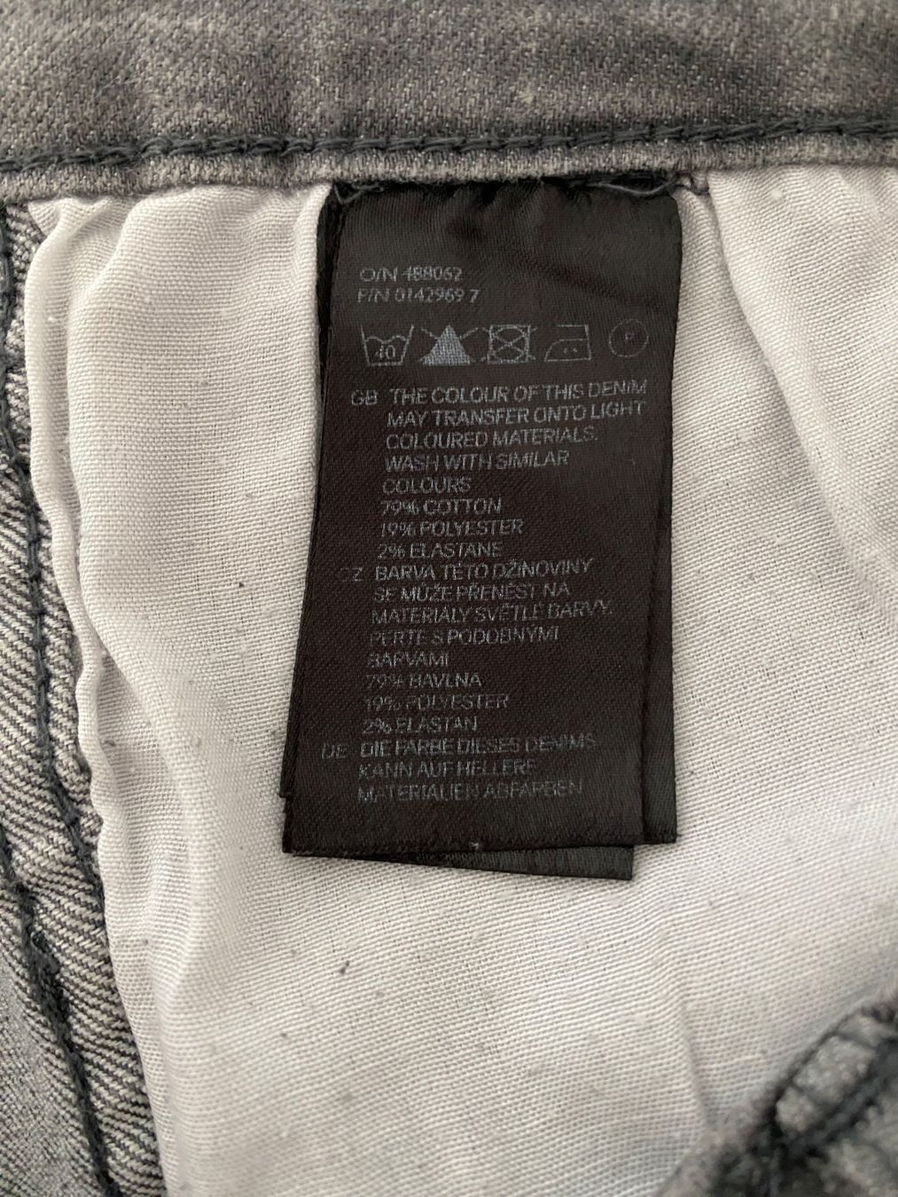 H&M Jeans: Jeans in Grau, Gr. 32/32 – Usato da Zürich venduto da Maria2021 4